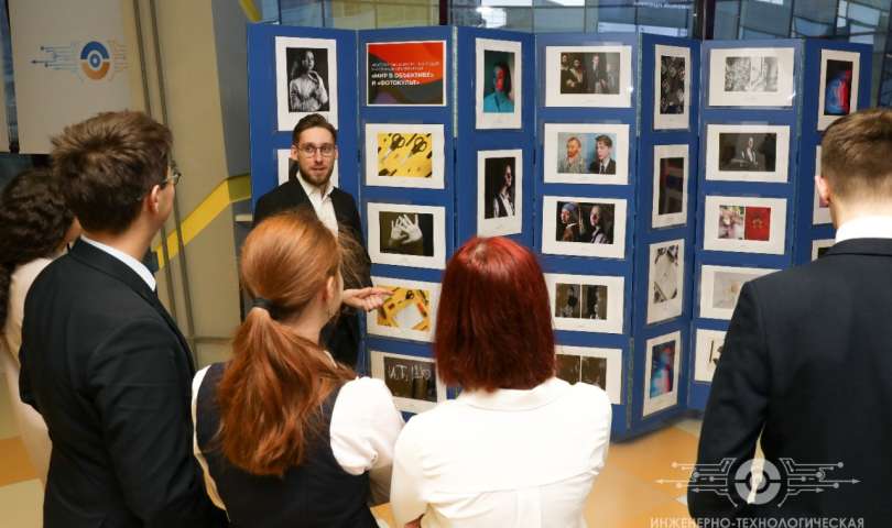 В ИТШ № 777 прошла итоговая выставка участников объединений «Мир в объективе» и «Фотокульт»
